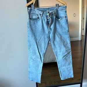 Levi’s 501. W31 L28. Light wash.